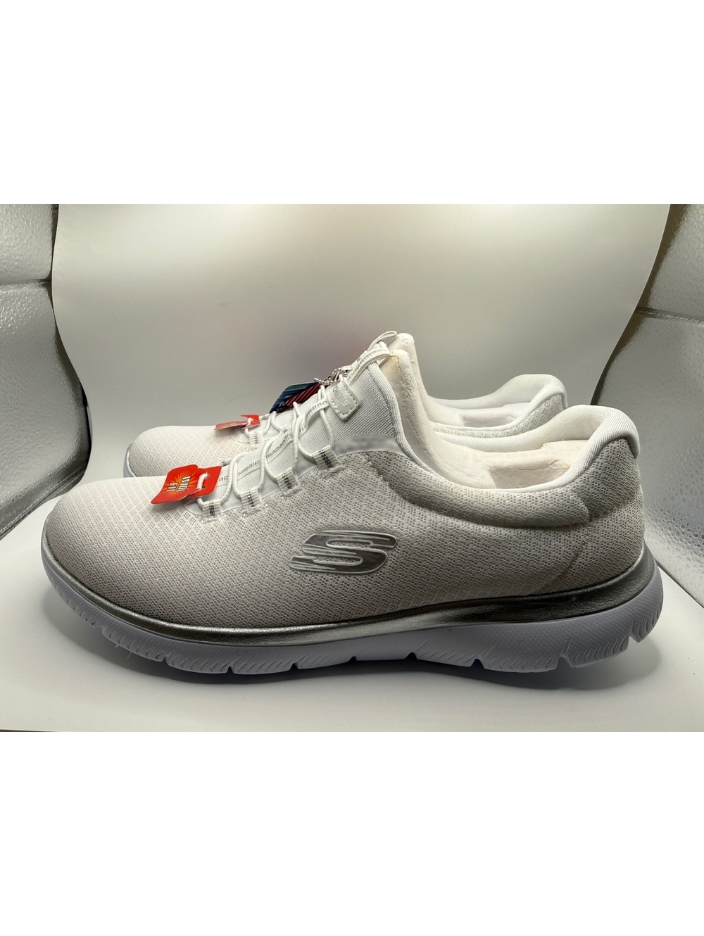 Sketchers Summit Women’s 10 Wide Fit in White/Silver
